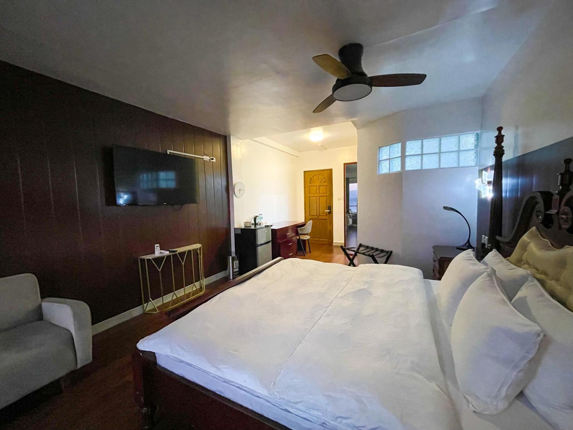 Montani Beach Resort Puerto Galera Powered By Cocotel Bagian luar foto