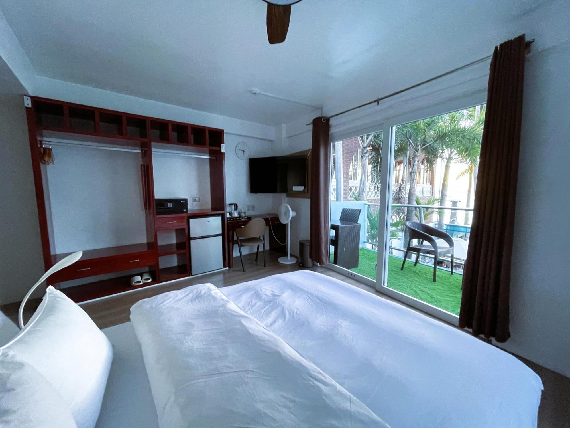 Montani Beach Resort Puerto Galera Powered By Cocotel Bagian luar foto