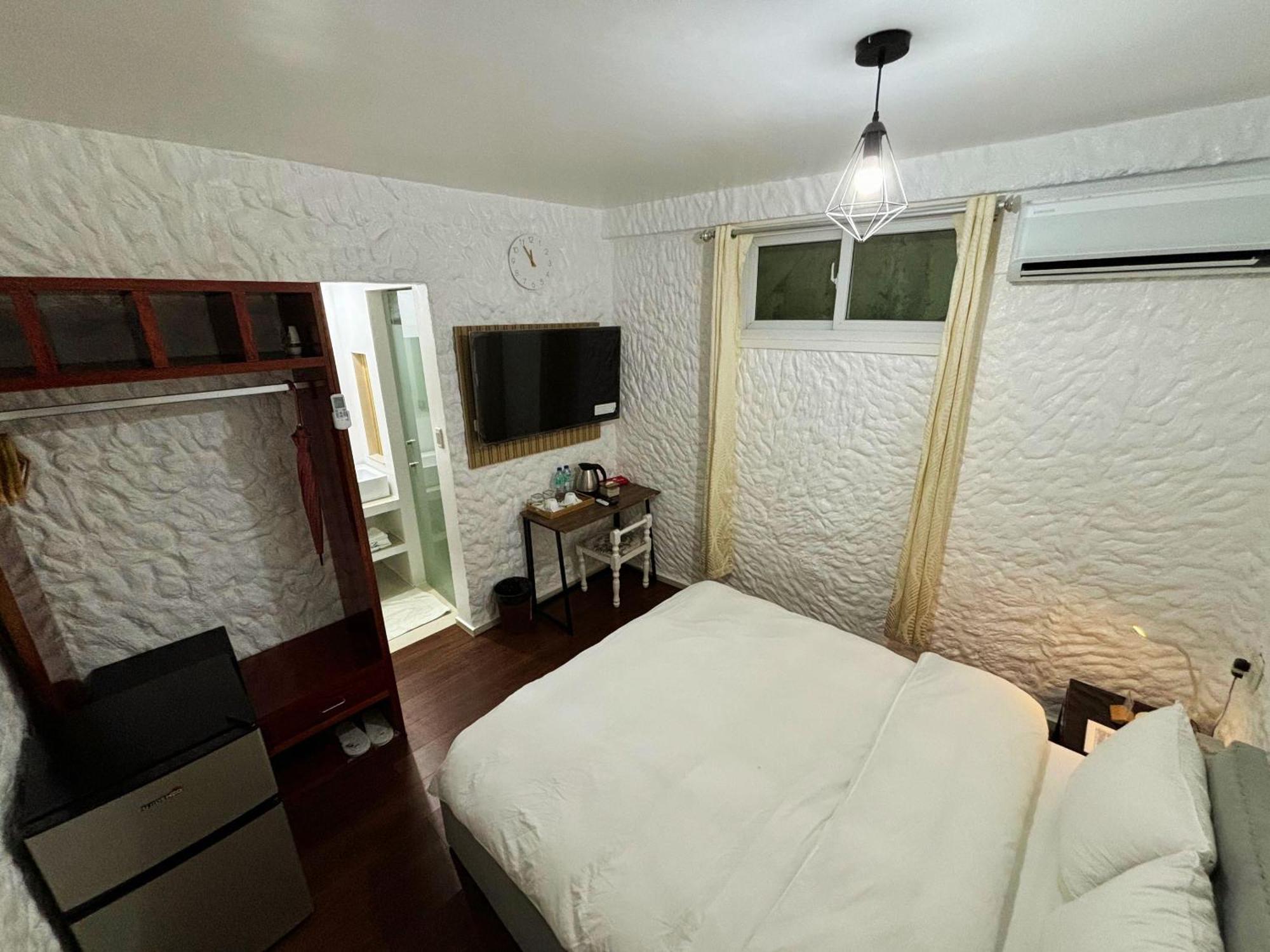 Montani Beach Resort Puerto Galera Powered By Cocotel Bagian luar foto